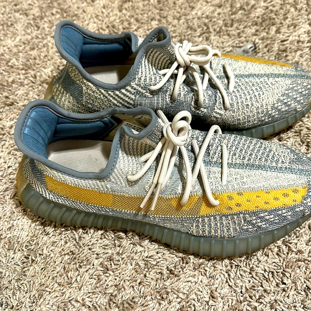 YEEZY BOOST BLUISH GRAY AND MUSTARD YELLOW SIZE 10.5